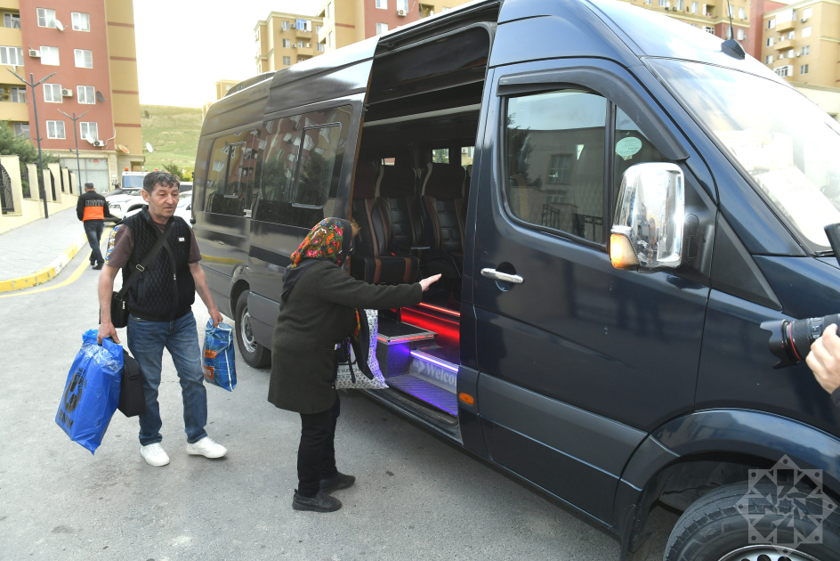 Xocavənd, Qırmızı Bazar və Xanobaya köç karvanları yola salındı (FOTO)