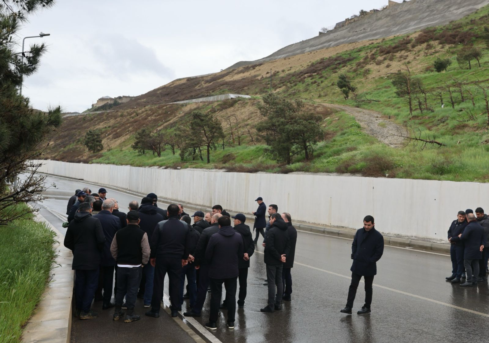 Badamdarda sürüşmə: Nazir hadisə yerində (FOTO/VİDEO)