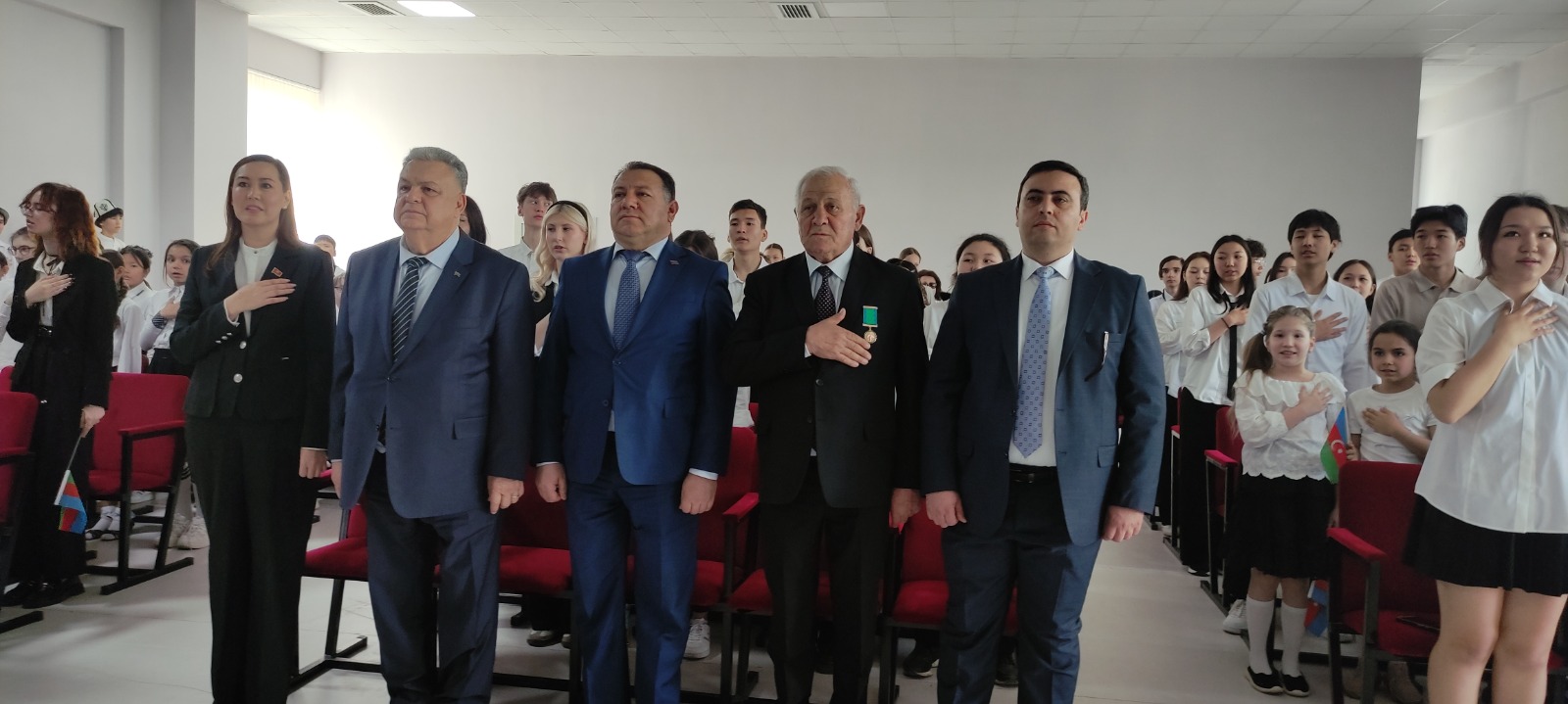 Heydər Əliyevin anadan olmasının 103-cü ildönümü münasibətilə Bişkekdə tədbir keçirildi (FOTO)