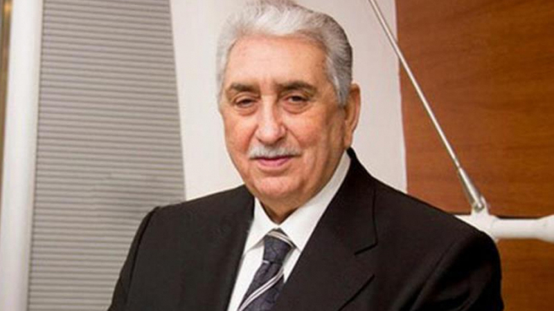 Arif Babayevin məzar daşındakı yazı müzakirə yaradır - Mənsum İbrahimovdan açıqlama