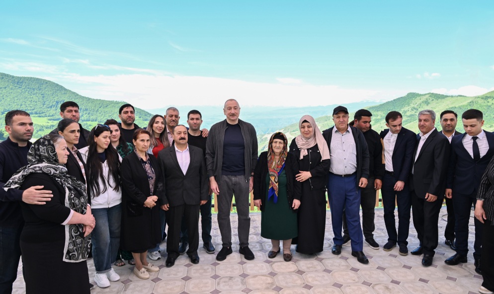 Prezident Şuşa və Xankəndiyə səfər etdi, sakinlərlə görüşdü (FOTO)