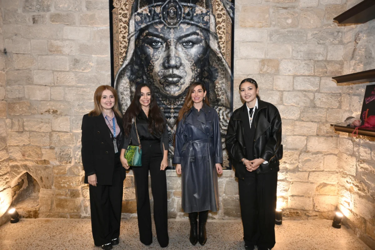 Leyla Əliyeva və Arzu Əliyeva Beynəlxalq Xalça Festivalını ziyarət erdi (FOTO)