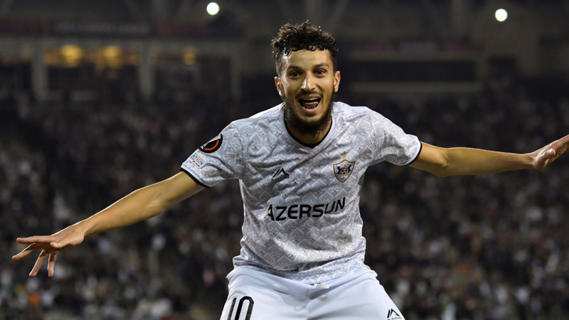 Altı futbolçu 