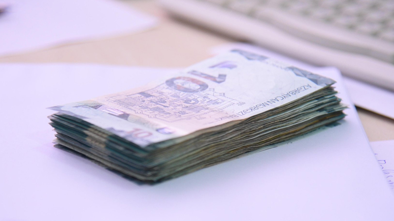 Bu şəxslərə hər ay 1000 manat mükafat veriləcək