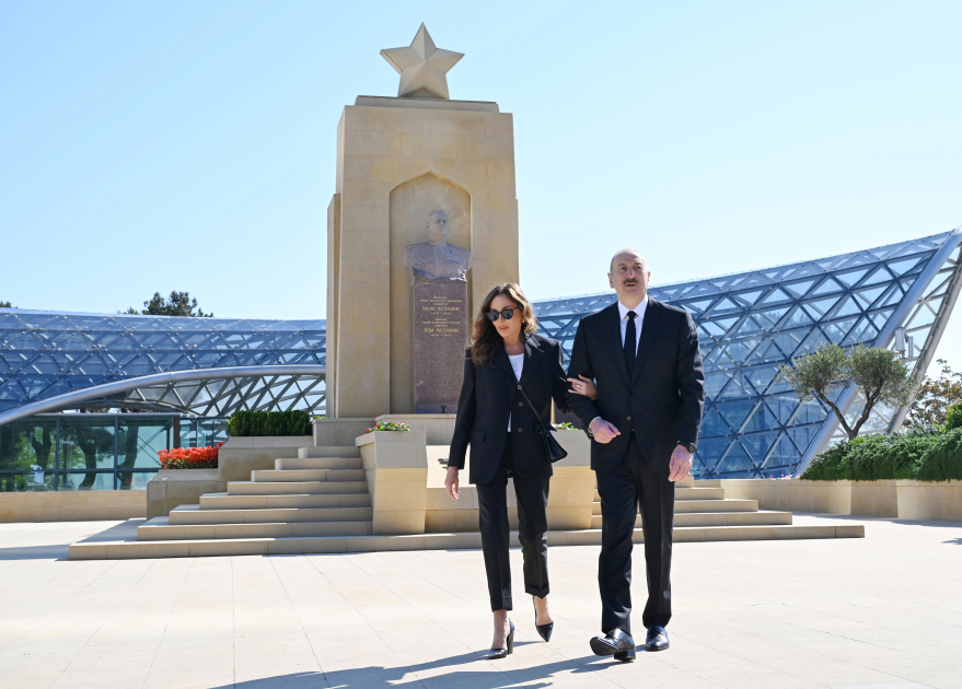 İlham Əliyev və Mehriban Əliyeva Həzi Aslanovun məzarını ziyarət etdi (FOTO)