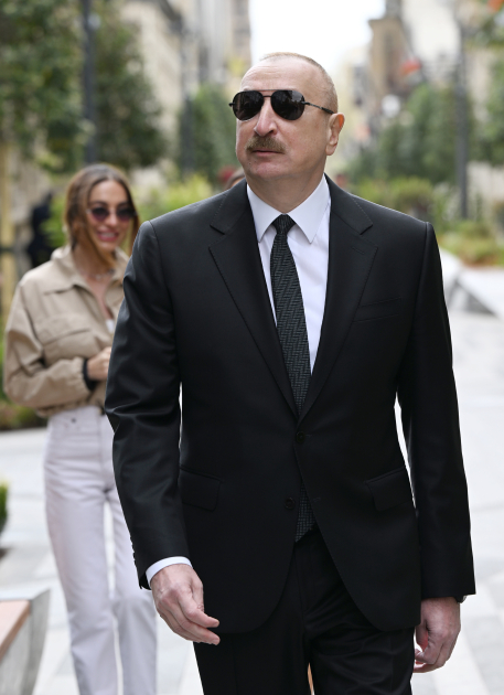 Prezident və birinci xanım İslam Səfərli küçəsinin yenidənqurmadan sonra açılışında iştirak etdi (FOTO)