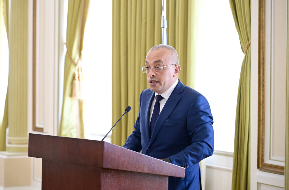 Prezident kənd təsərrüfatı məsələlərinə həsr olunmuş müşavirə keçirdi (FOTO/VİDEO)