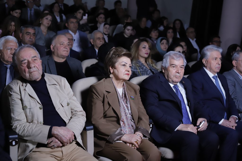 Şuşa Dövlət Teatrında Sabir Rüstəmxanlı poetik rüzgarı (FOTO)