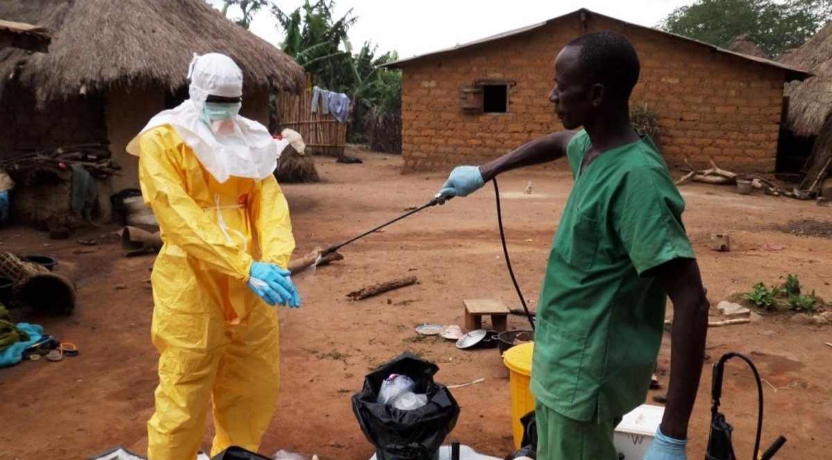 ÜST Afrikada fövqəladə vəziyyət elan etdi: Ebola nə qədər təhlükəlidir?