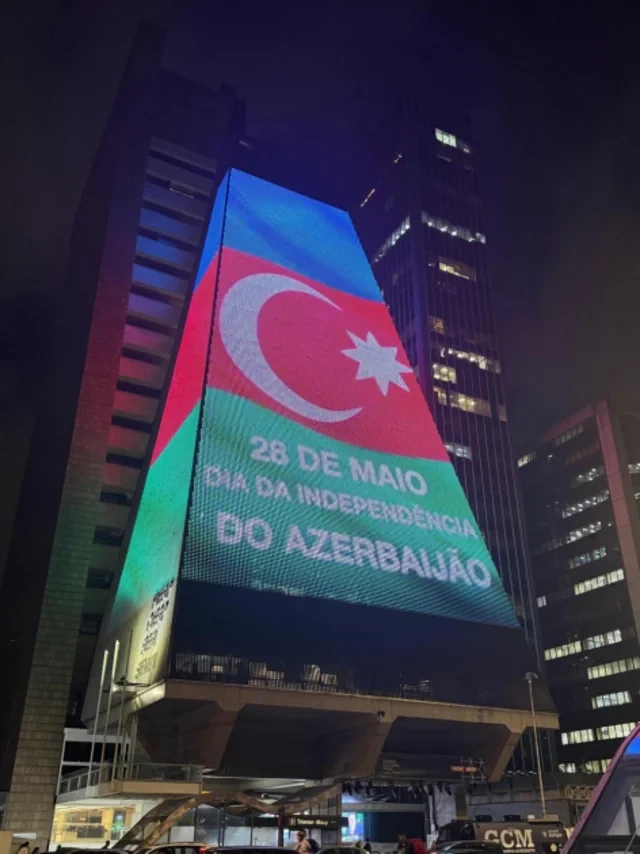 San-Pauluda Azərbaycan bayrağı göydələnlərdə proyeksiya edildi (FOTO)