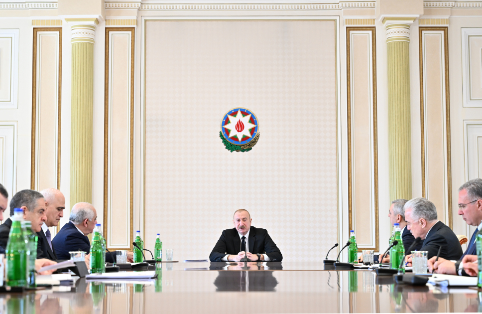Prezident kənd təsərrüfatı məsələlərinə həsr olunmuş müşavirə keçirdi (FOTO/VİDEO)