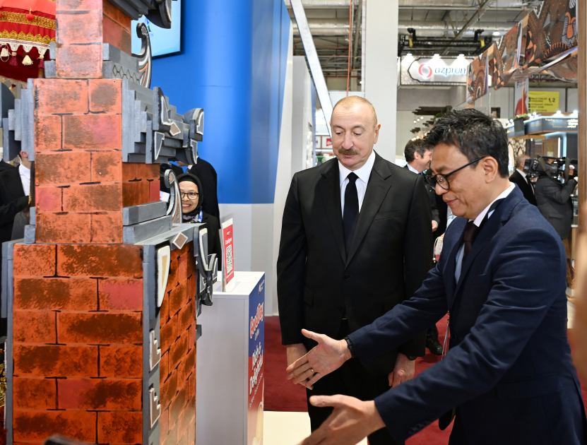 Prezident və birinci xanım Bakıda keçirilən sərgilərlə tanış oldu (FOTO)