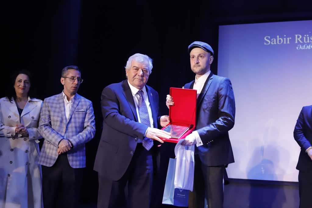 Şuşa Dövlət Teatrında Sabir Rüstəmxanlı poetik rüzgarı (FOTO)