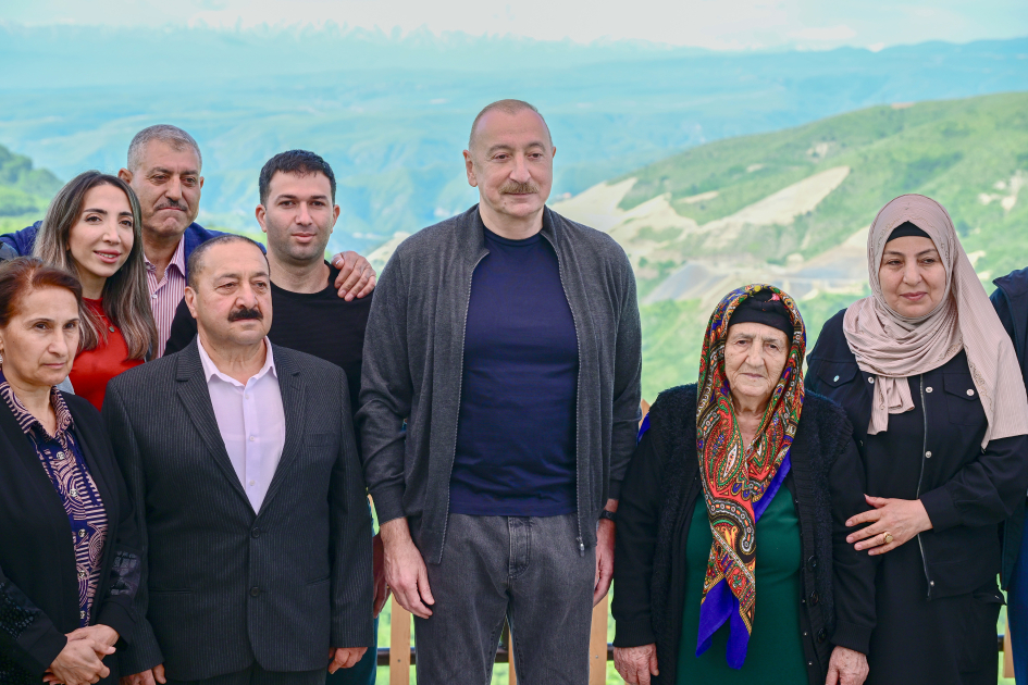 Prezident Şuşa və Xankəndiyə səfər etdi, sakinlərlə görüşdü (FOTO)