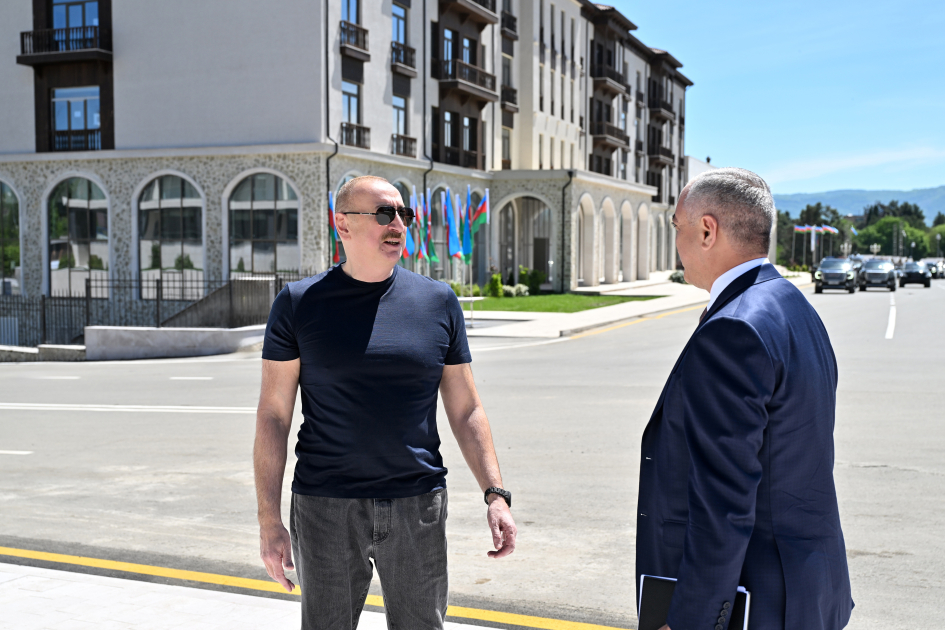 Prezident Şuşa və Xankəndiyə səfər etdi, sakinlərlə görüşdü (FOTO)