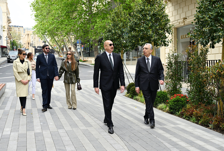 Prezident və birinci xanım İslam Səfərli küçəsinin yenidənqurmadan sonra açılışında iştirak etdi (FOTO)