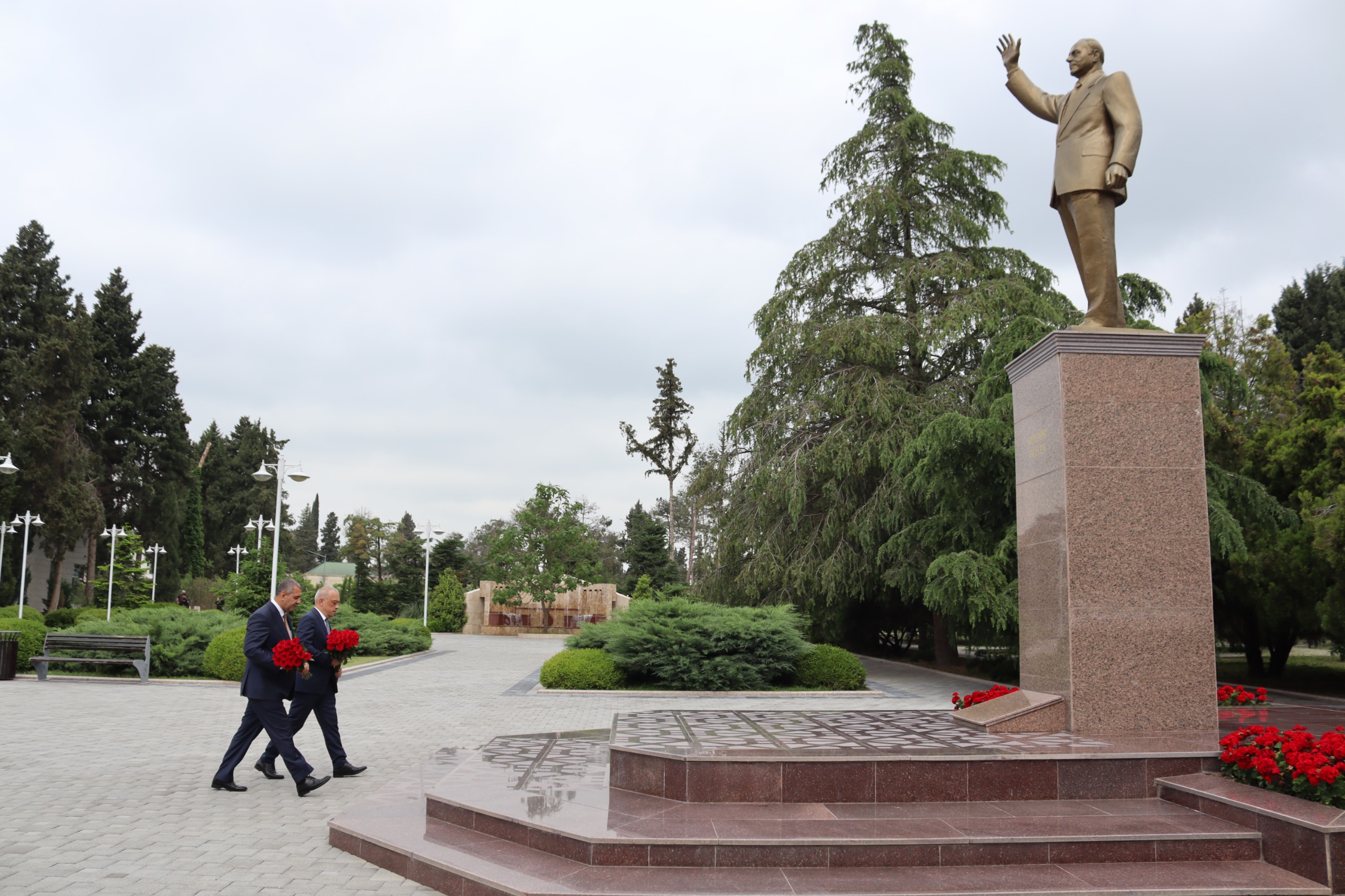 ADSEA sədri Naftalan şəhərində vətəndaşlarla görüşdü (FOTO)