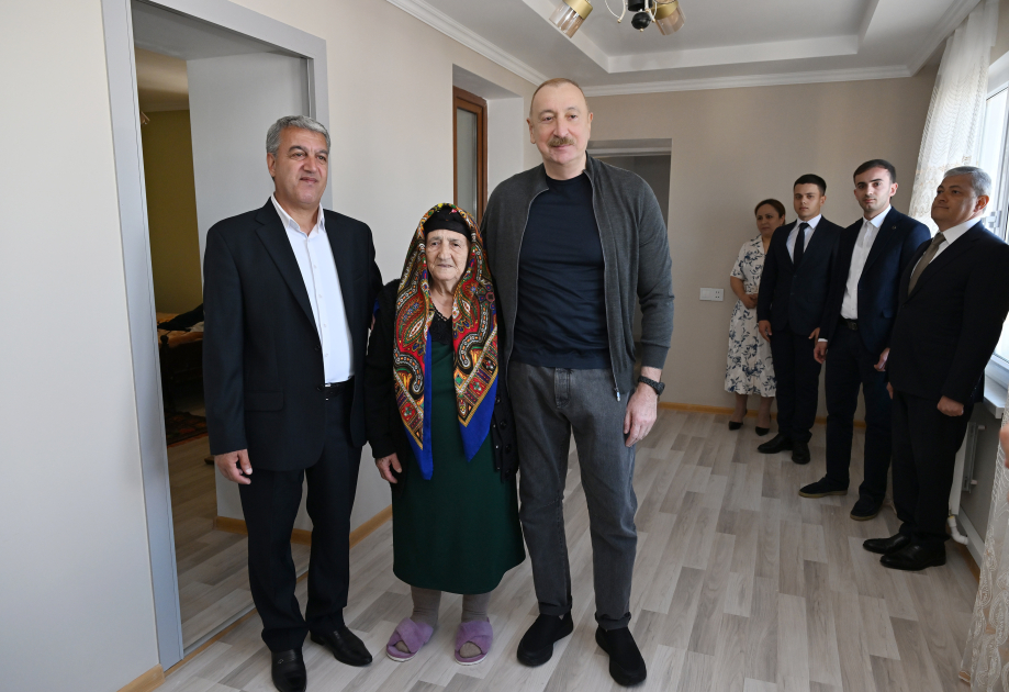 Prezident Şuşa və Xankəndiyə səfər etdi, sakinlərlə görüşdü (FOTO)