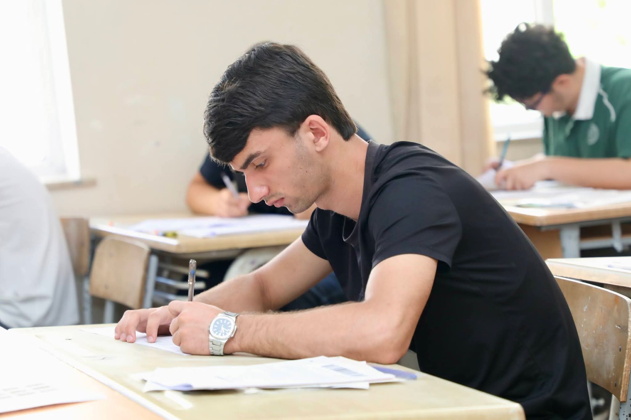 57 min nəfər imtahan verdi, yeddisində telefon aşkarlandı (FOTO)
