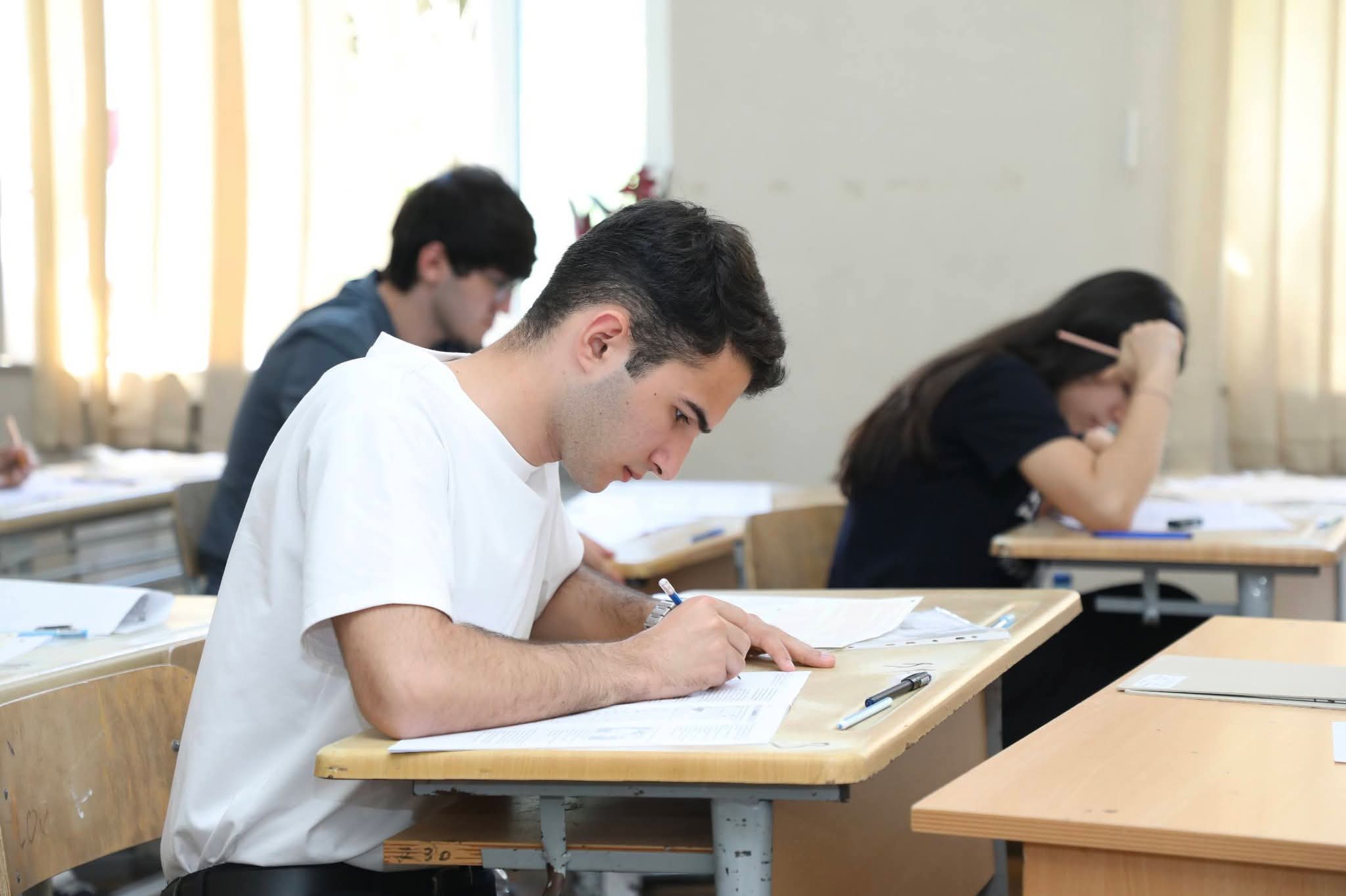 57 min nəfər imtahan verdi, yeddisində telefon aşkarlandı (FOTO)