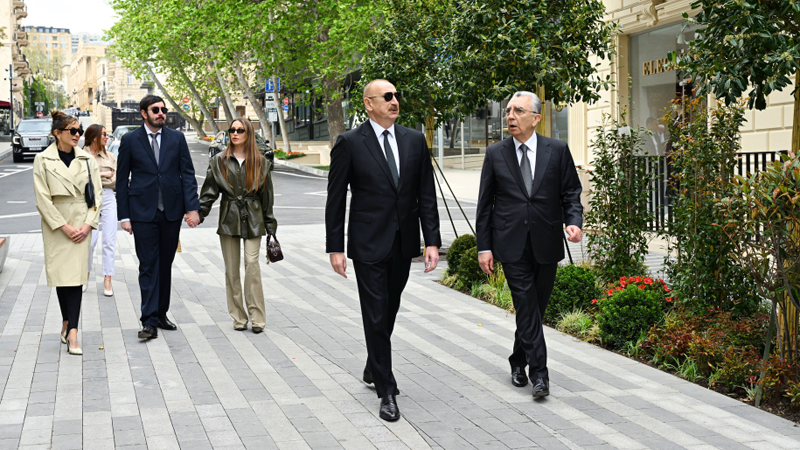 Prezident və birinci xanım İslam Səfərli küçəsinin yenidənqurmadan sonra açılışında iştirak etdi
