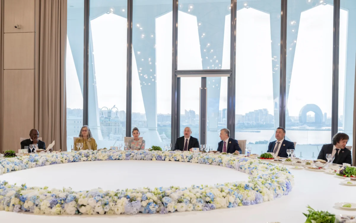 WUF13-də iştirak edən dövlət başçılarının və nümayəndə heyətlərinin şərəfinə rəsmi ziyafət verildi (FOTO)