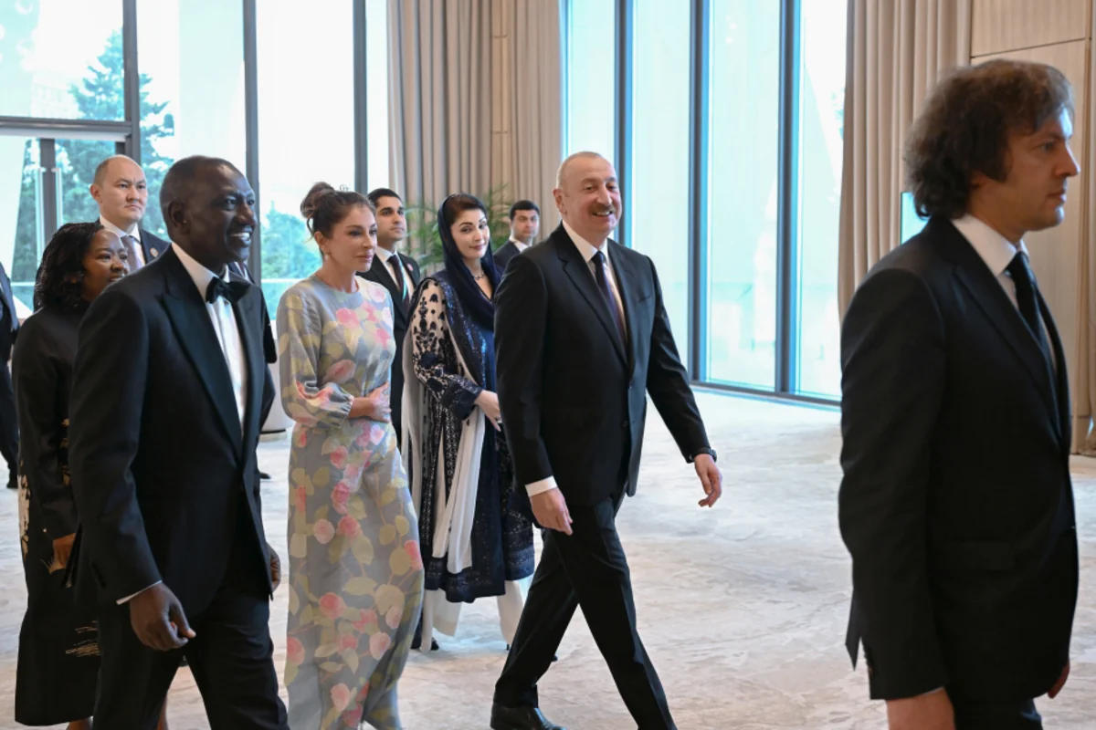 WUF13-də iştirak edən dövlət başçılarının və nümayəndə heyətlərinin şərəfinə rəsmi ziyafət verildi (FOTO)