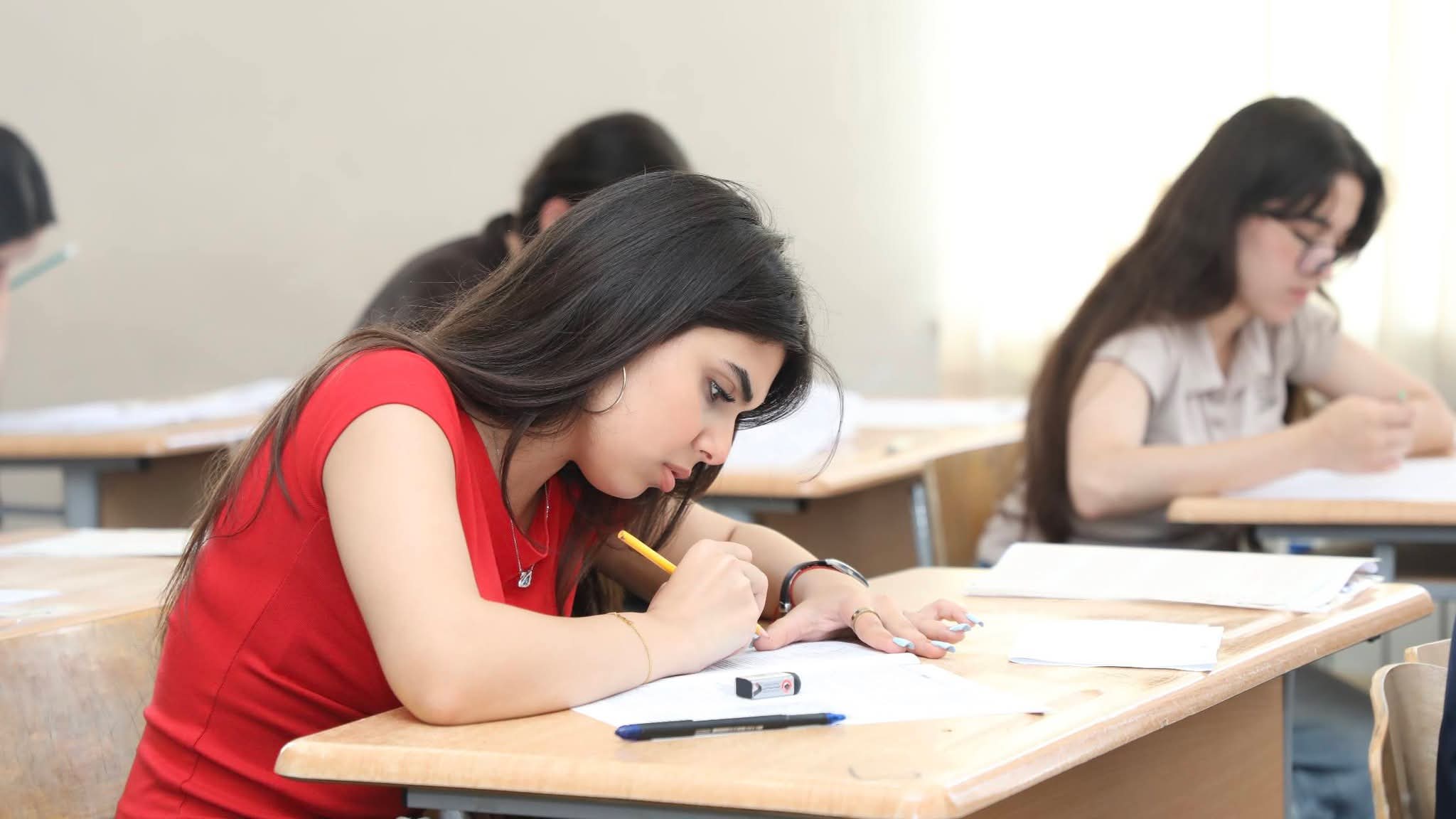 57 min nəfər imtahan verdi, yeddisində telefon aşkarlandı (FOTO)