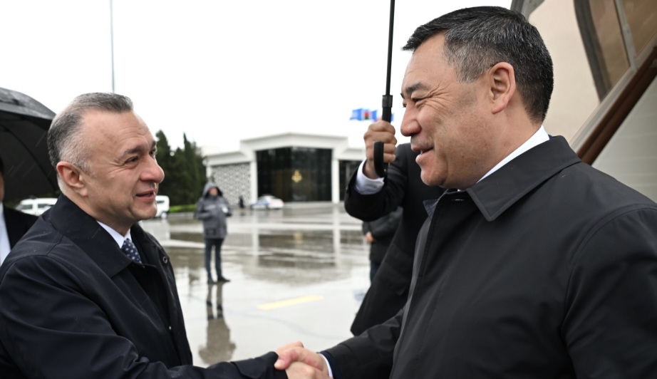Sadır Japarov Bakıya gəldi
