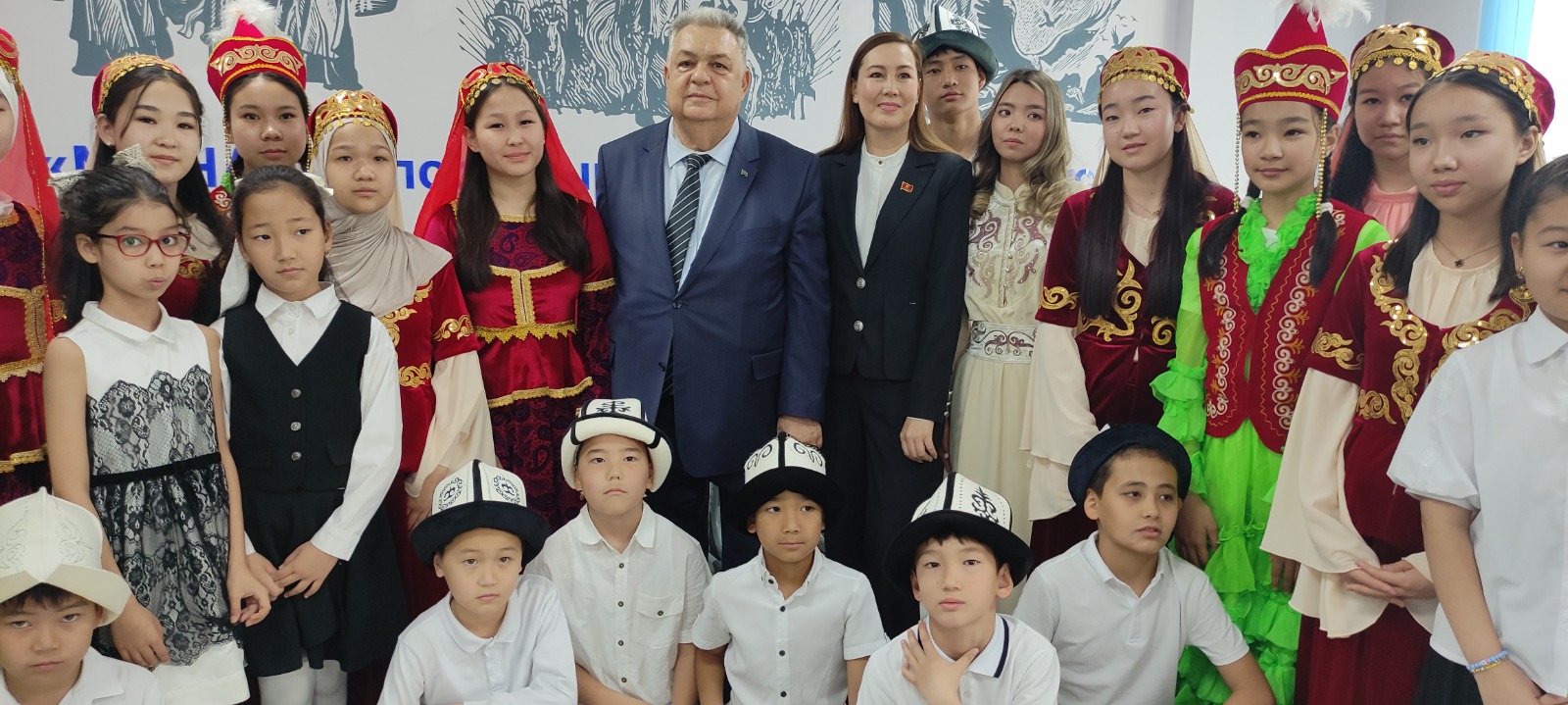 Heydər Əliyevin anadan olmasının 103-cü ildönümü münasibətilə Bişkekdə tədbir keçirildi (FOTO)
