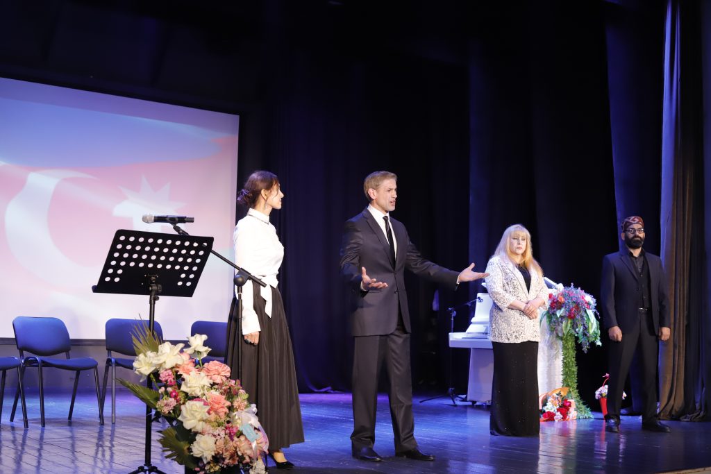Şuşa Dövlət Teatrında Sabir Rüstəmxanlı poetik rüzgarı (FOTO)