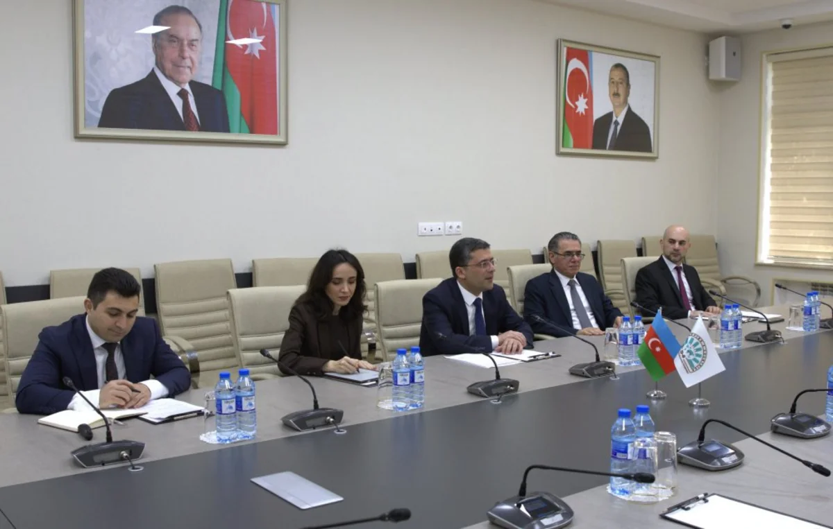 Əhməd İsmayılov D-8-in Baş katibi ilə görüşdü (FOTO)