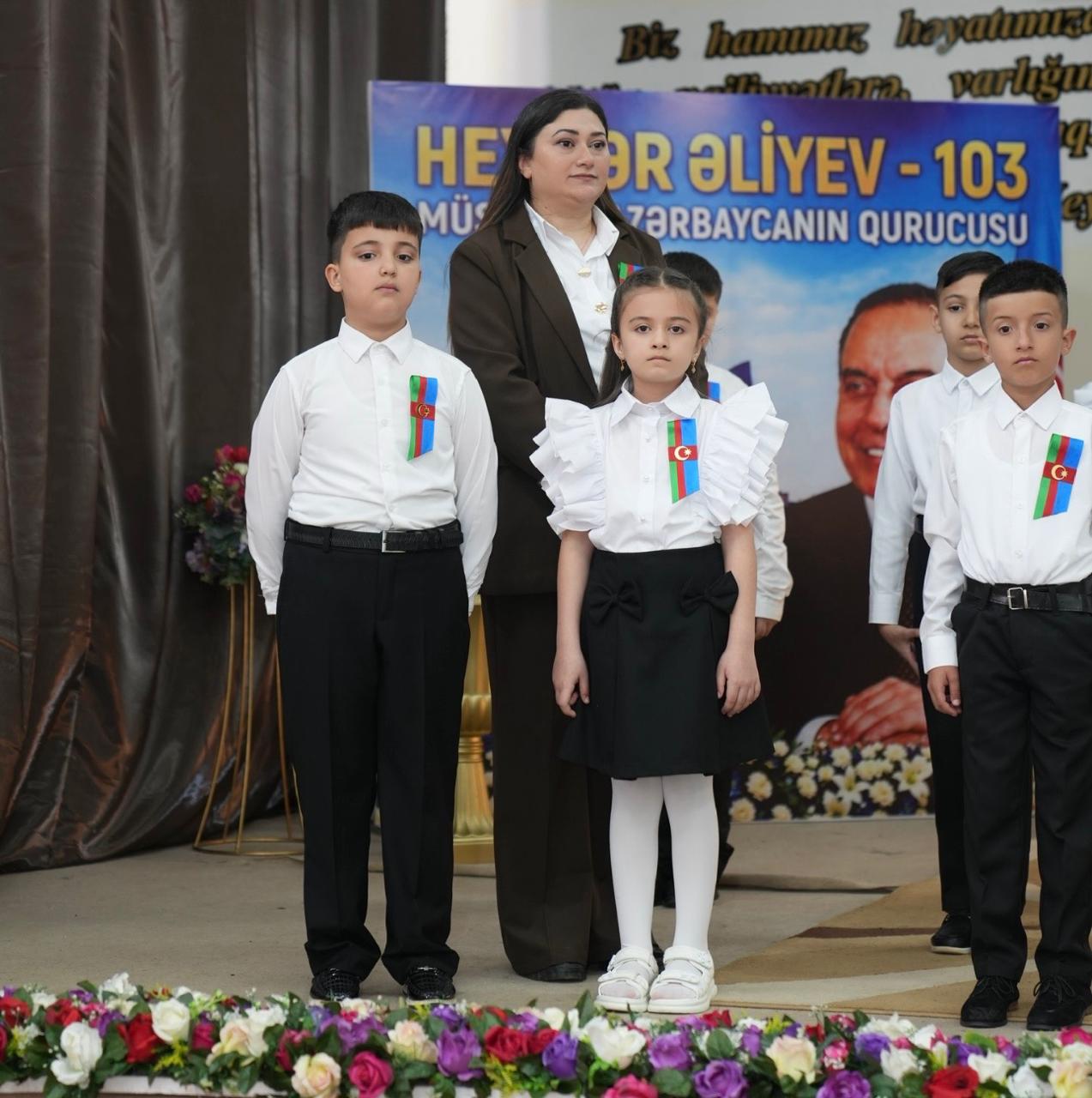 Neftçi Qurban adına 288 nömrəli məktəbdə Ulu Öndərin 103 illiyinə həsr olunmuş mərasim keçirilib