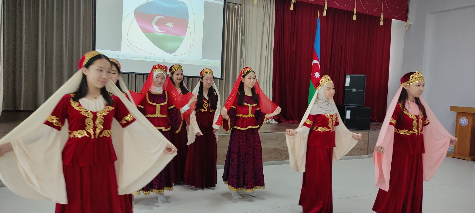 Heydər Əliyevin anadan olmasının 103-cü ildönümü münasibətilə Bişkekdə tədbir keçirildi (FOTO)