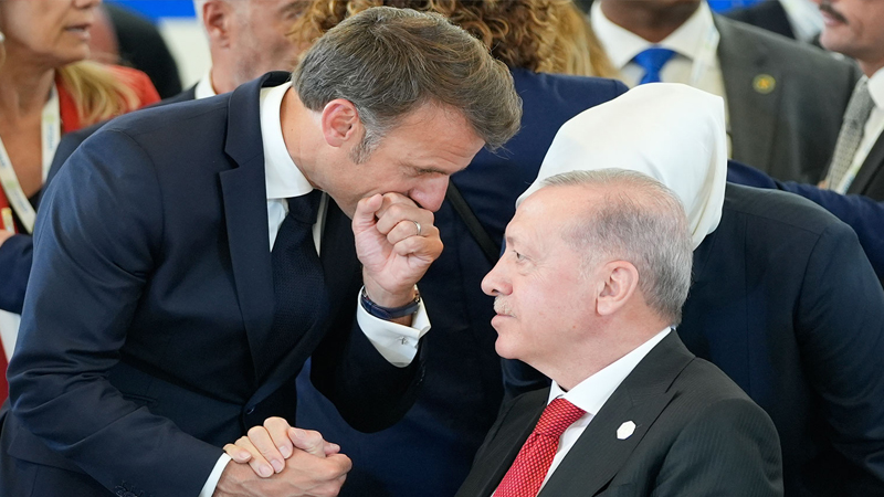 Ərdoğan Bakı ilə məsləhətləşmələrdən sonra Makronun Türkiyəyə keçid təklifini qəbul etməyib