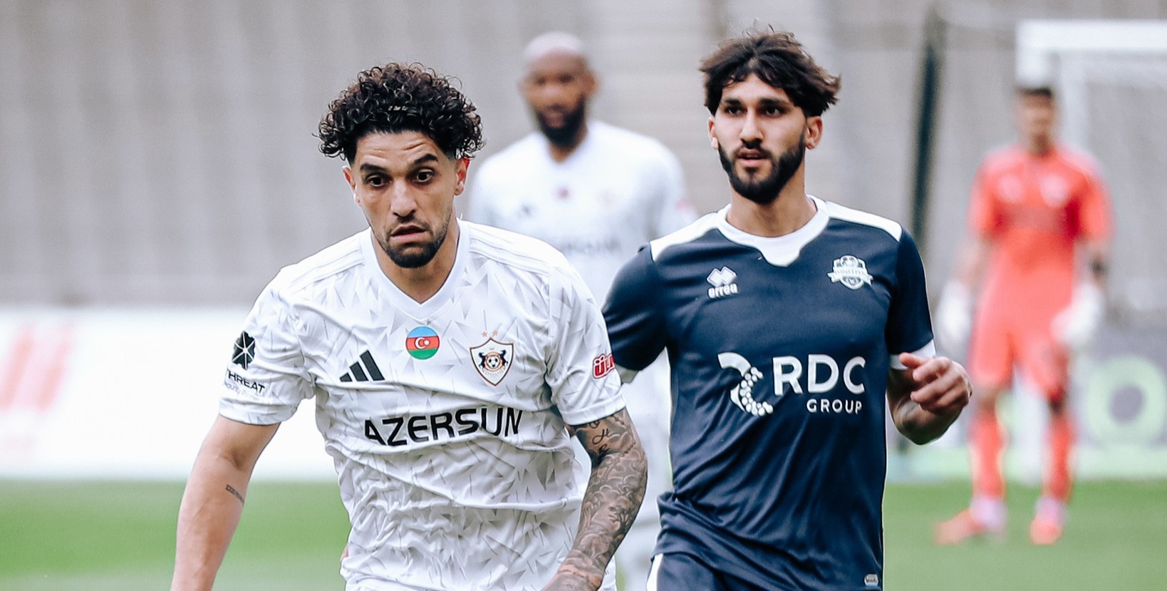 99 mükafat: 34 mövsüm, 21 komanda