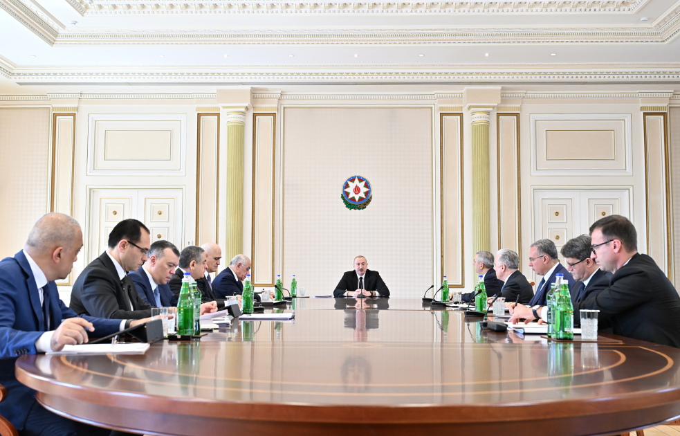 Prezident kənd təsərrüfatı məsələlərinə həsr olunmuş müşavirə keçirdi (FOTO/VİDEO)