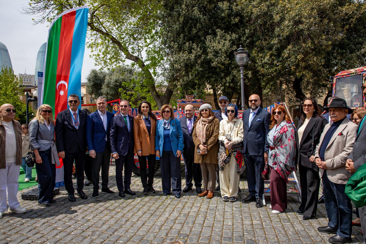 Baku Steel Company Xalça Festivalında polad sənətini təqdim etdi (FOTO)