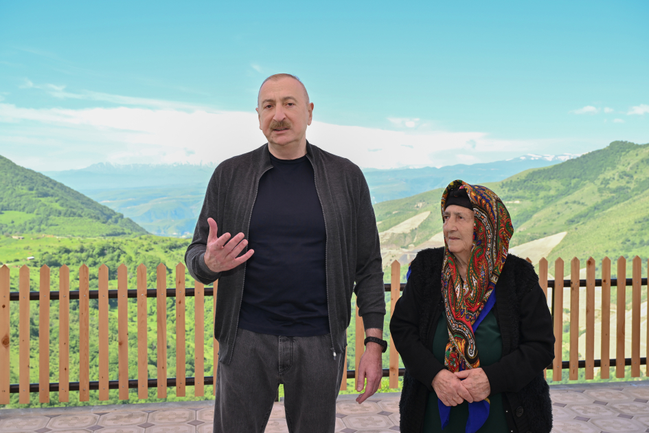 Prezident Şuşa və Xankəndiyə səfər etdi, sakinlərlə görüşdü (FOTO)