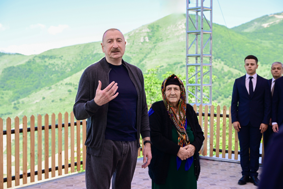 Prezident Şuşa və Xankəndiyə səfər etdi, sakinlərlə görüşdü (FOTO)