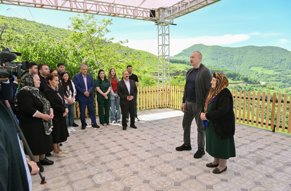 Prezident Şuşa və Xankəndiyə səfər etdi, sakinlərlə görüşdü (FOTO)