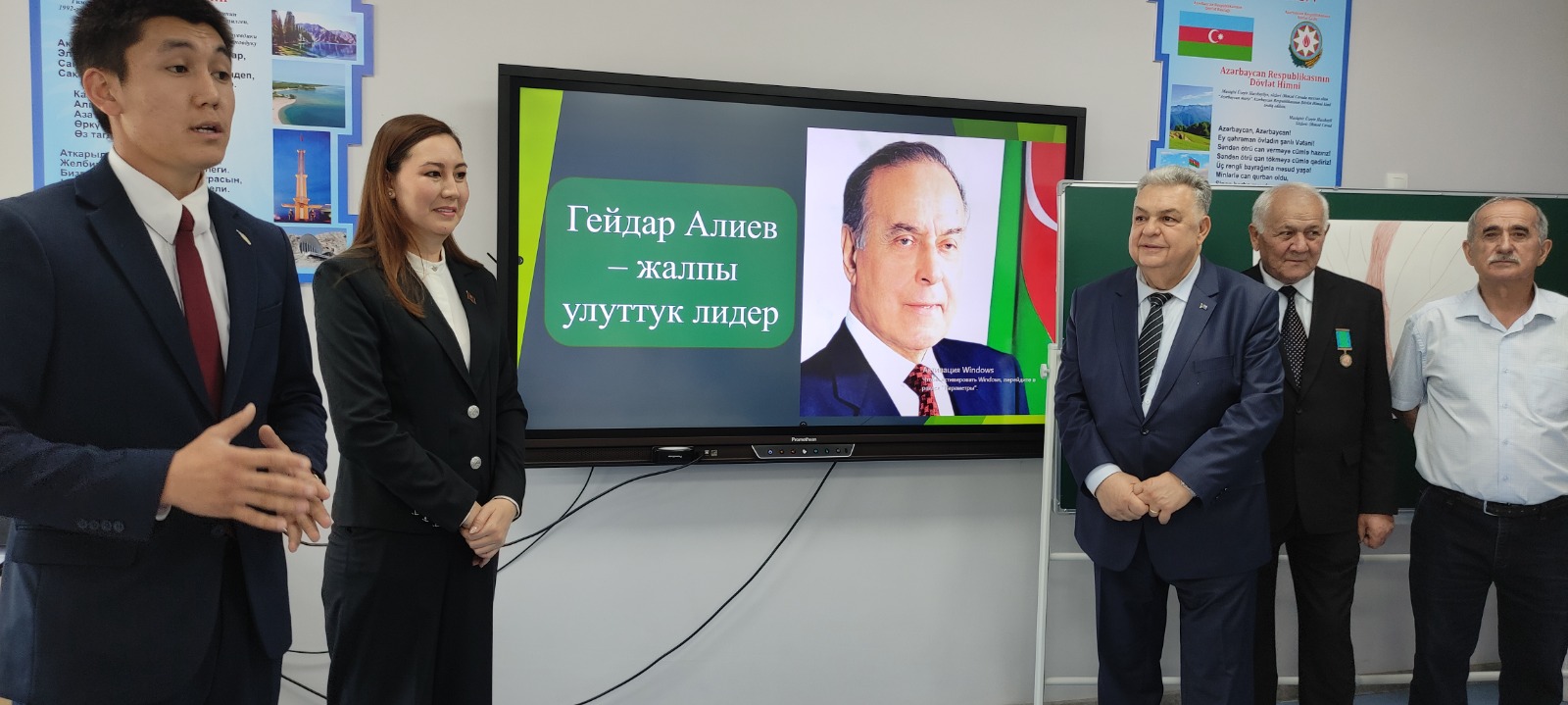 Heydər Əliyevin anadan olmasının 103-cü ildönümü münasibətilə Bişkekdə tədbir keçirildi (FOTO)
