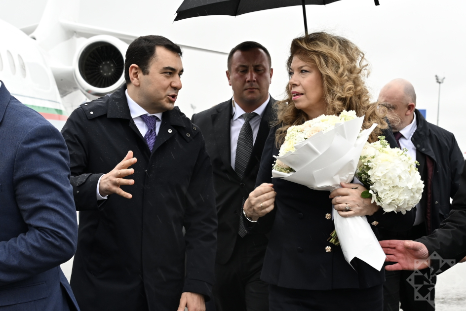 İliyana Yotova Azərbaycana səfərə gəldi (FOTO)