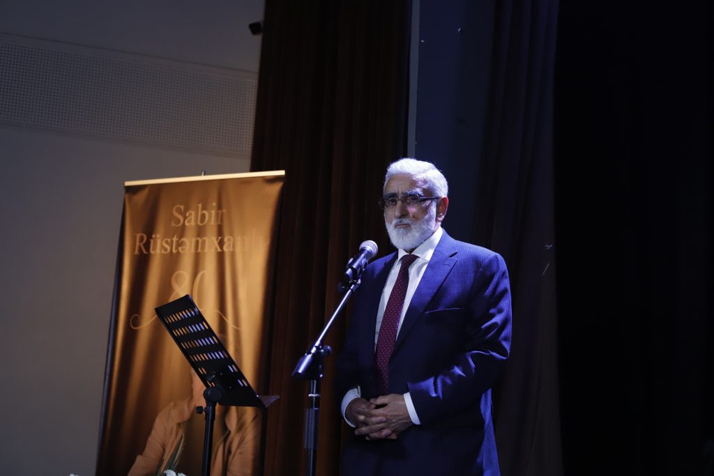 Şuşa Dövlət Teatrında Sabir Rüstəmxanlı poetik rüzgarı (FOTO)