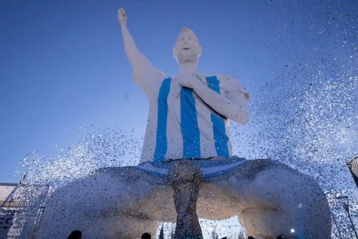 Argentinada Messinin 26 metrlik heykəlinin açılışı oldu