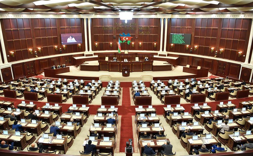 Milli Məclisin növbədənkənar sessiyası başladı