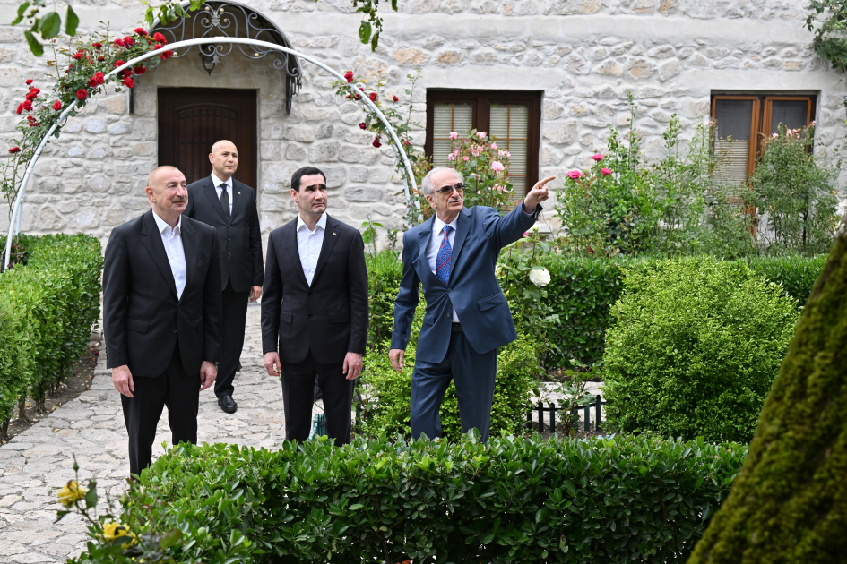 Türkmənistan Prezidentinə Qarabağ atı hədiyyə edildi (YENİLƏNİB)