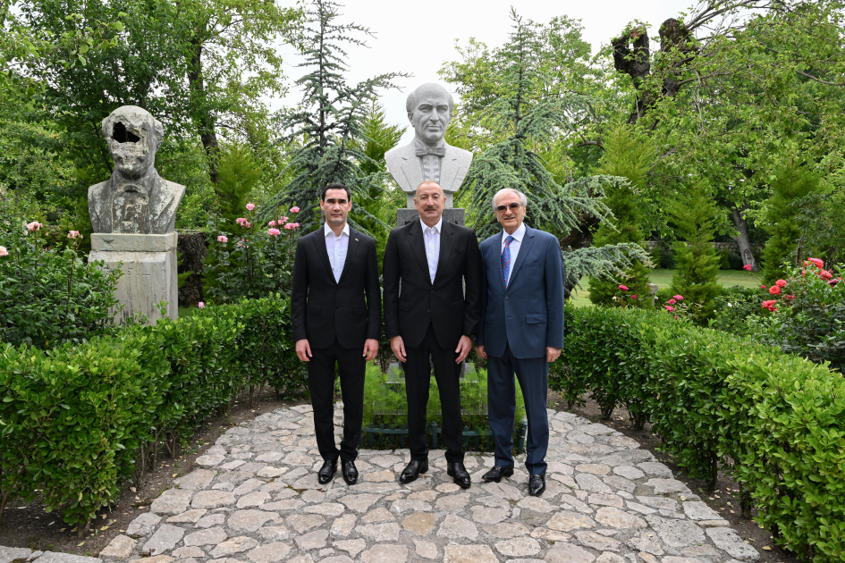 Türkmənistan Prezidentinə Qarabağ atı hədiyyə edildi (YENİLƏNİB)