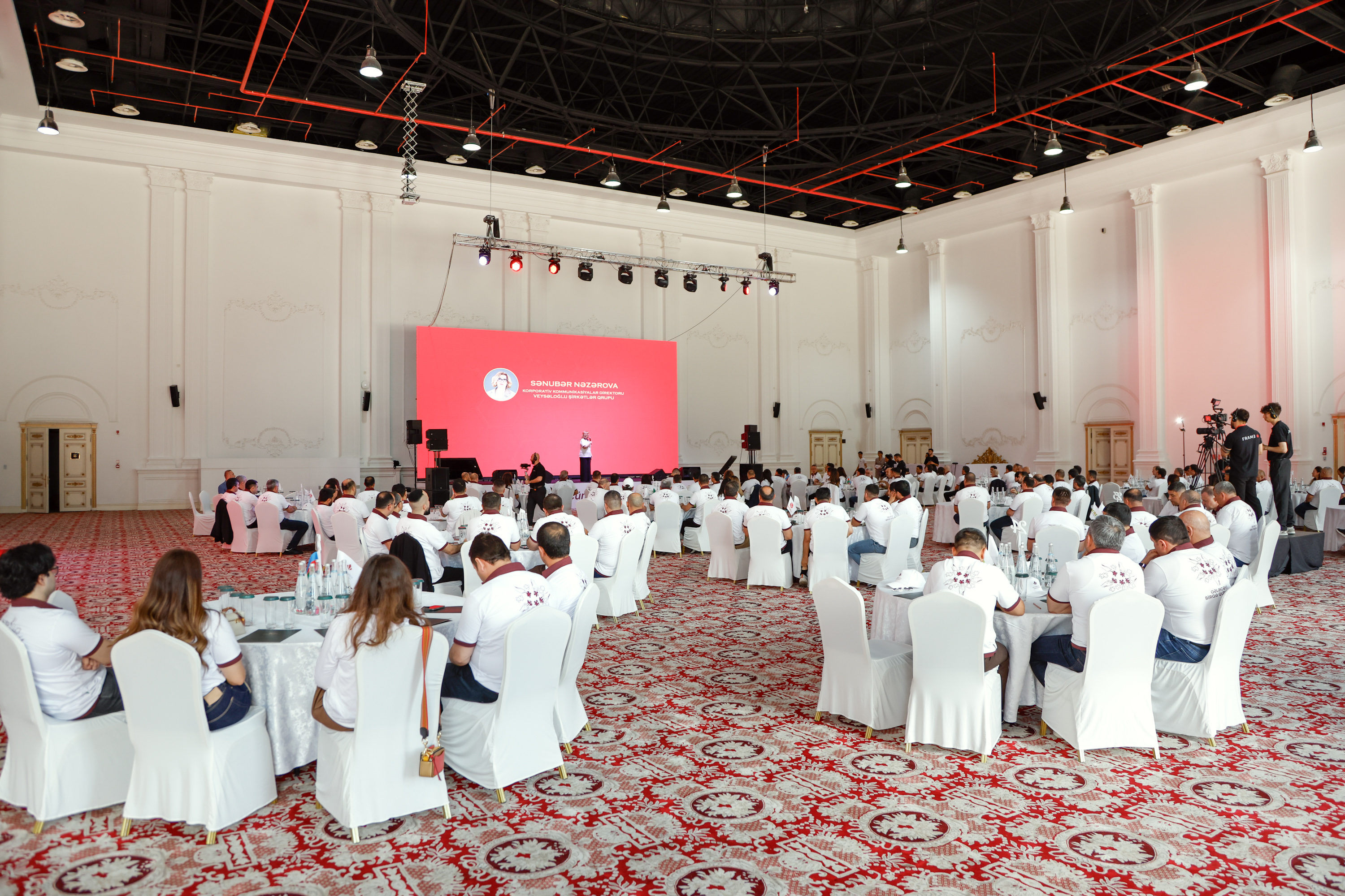Veysəloğlu Şirkətlər Qrupu “Süni Zəka Dövründə Liderlik” mövzusunda forum keçirib (FOTO)