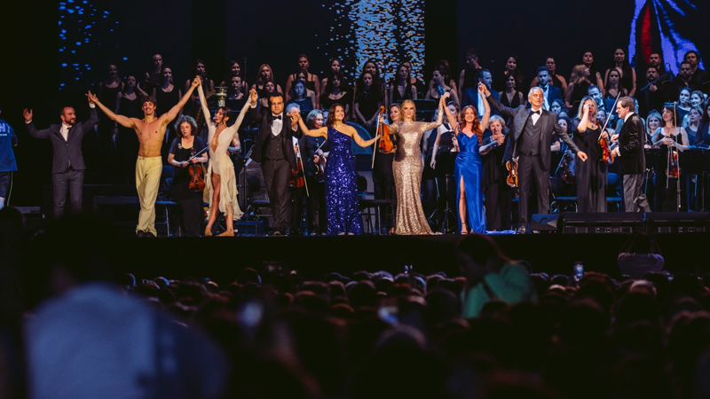 İstanbulda möhtəşəm konsert: 140 mindən çox sənətsevər bir araya gəldi (VİDEO)
